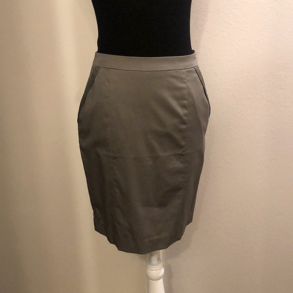 Knee length pencil skirt - Taupe, NWT